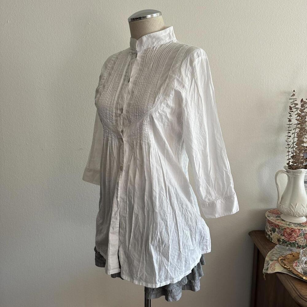 White cotton pleated blouse with shell buttons - Picture 3 of 5